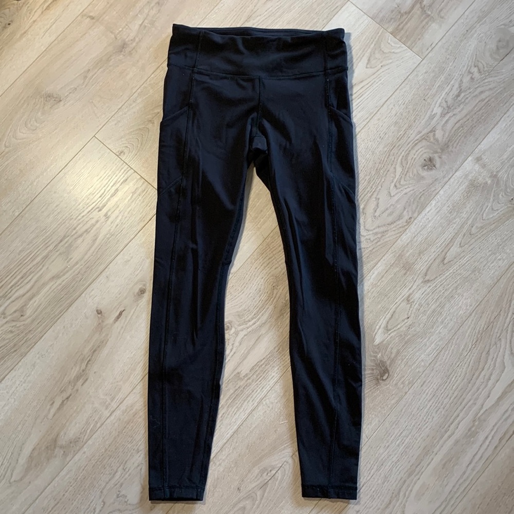Lululemon Tights with side pockets Sz 6 (Inseam 27")